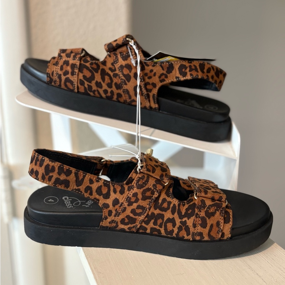 NEW Art Class Girl Kids' Verity Platform Hardware Sandals Leopard Print Sz 4 - Picture 2 of 6